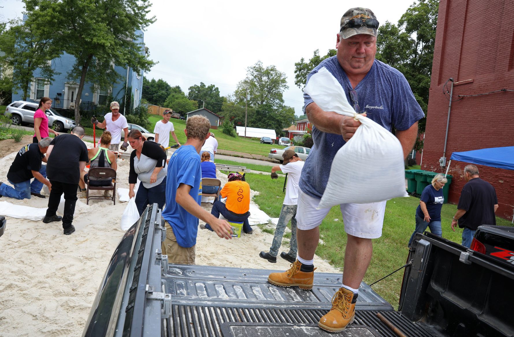 De Soto prepares for the rain
